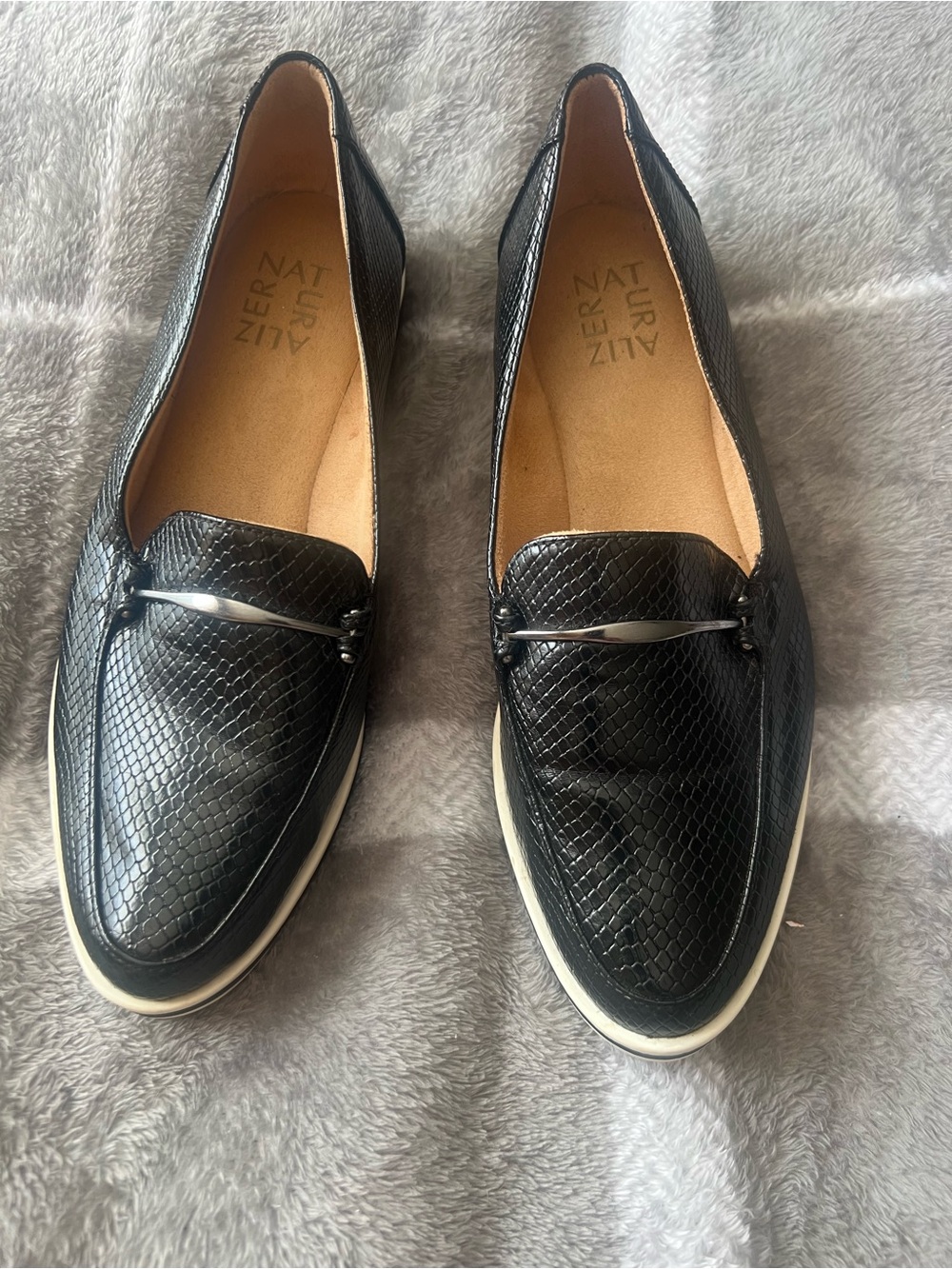 Naturalizer women’s loafers -
Size – 8.5 M
Black